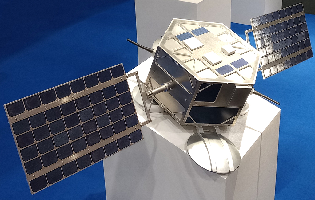 Modell // Satellit CPEEM